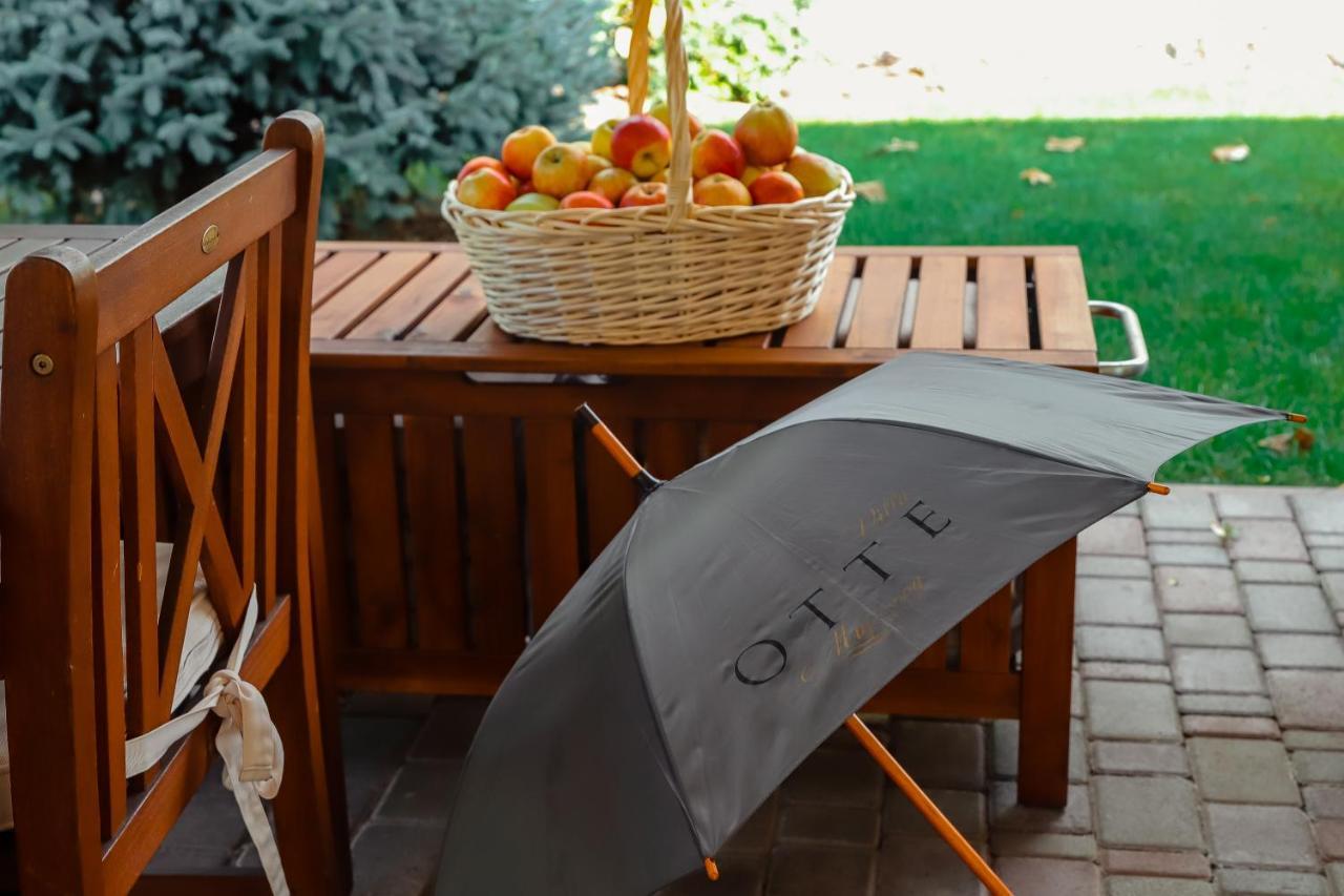 Otte Hotel Мирхород Екстериор снимка
