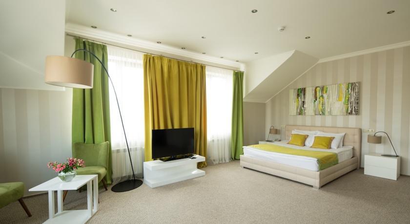 Otte Hotel Мирхород Екстериор снимка