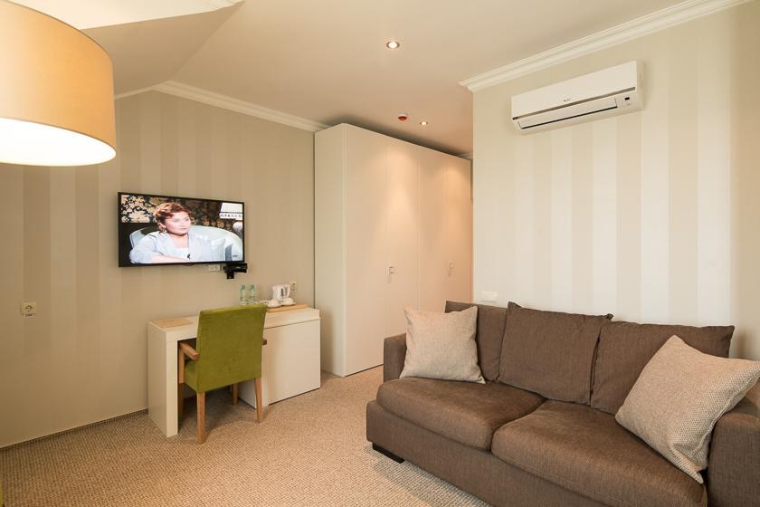 Otte Hotel Мирхород Екстериор снимка